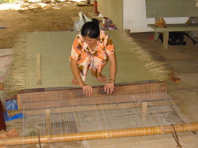 Weaving in the open
                air pavilion